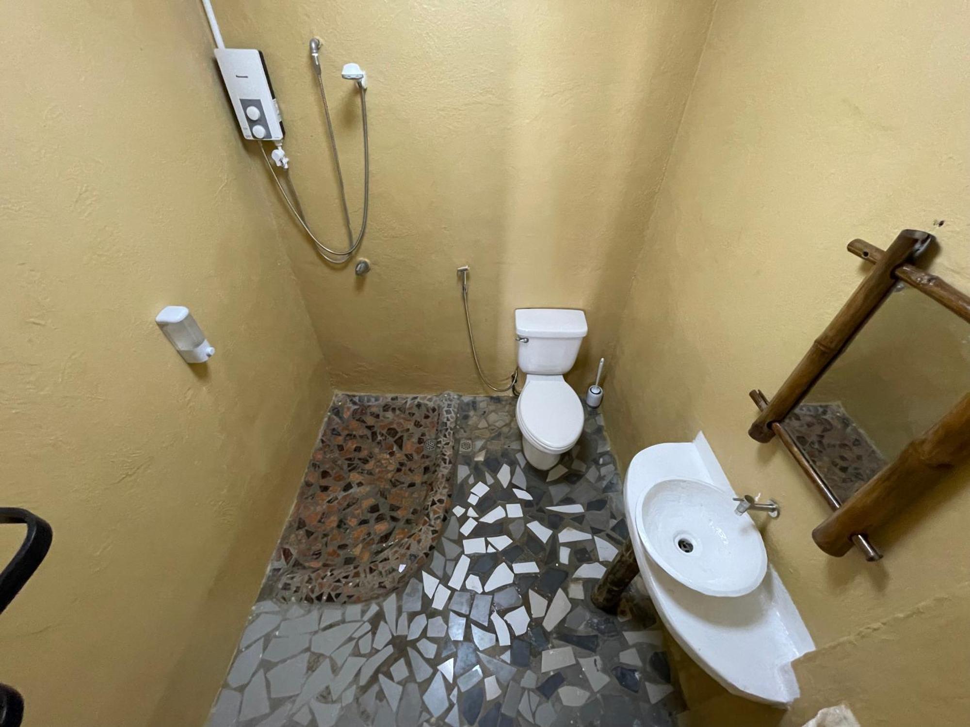 Voodoo House Bed & Breakfast Lalao ภายนอก รูปภาพ