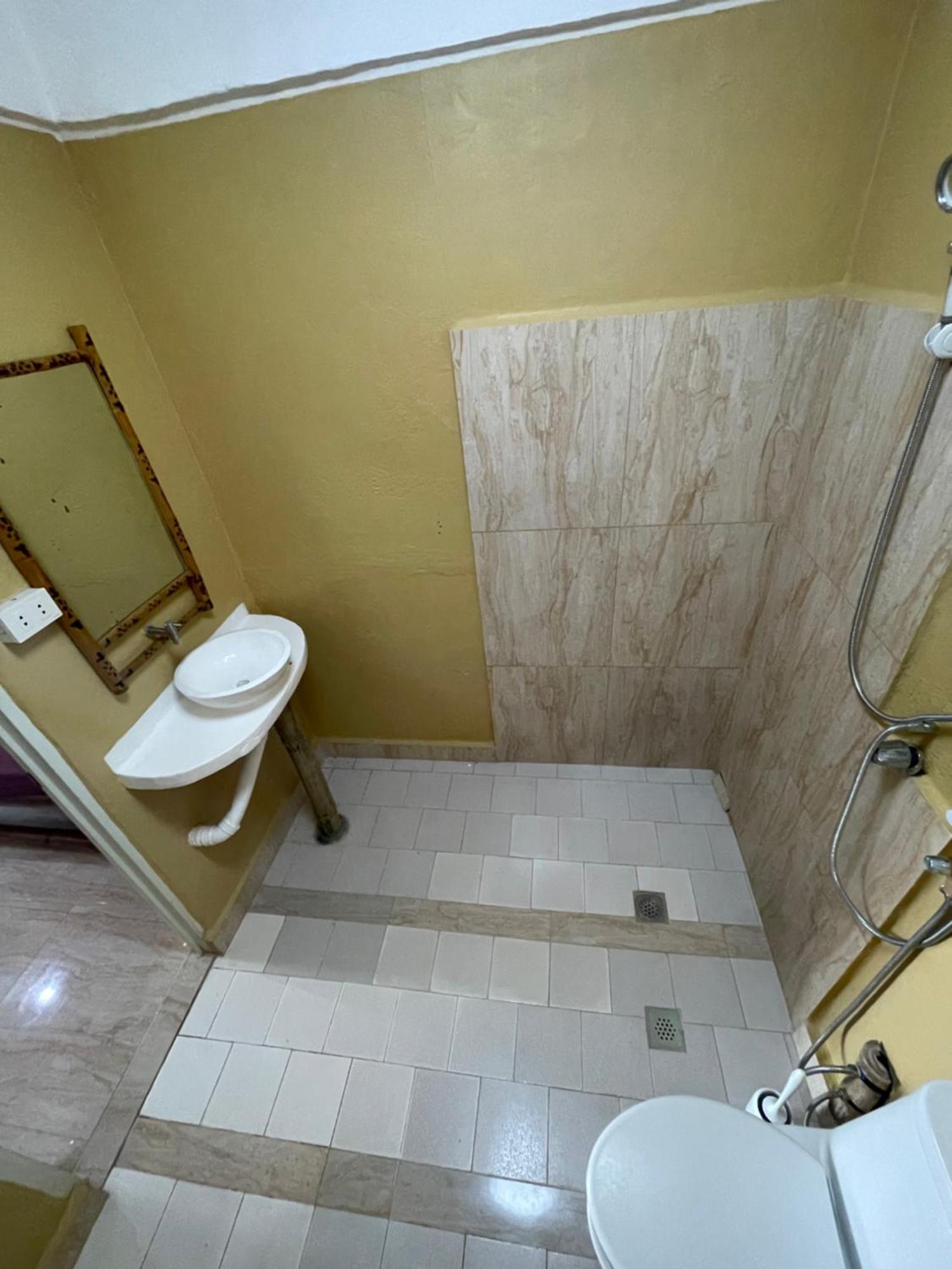Voodoo House Bed & Breakfast Lalao ภายนอก รูปภาพ